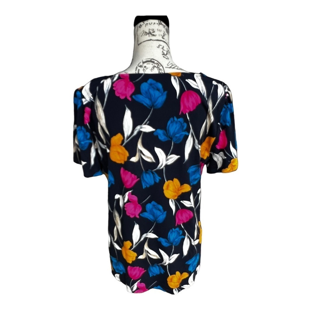 New with tags, Floral flutter sleeve, scoop neck top, size large - Picture 3 of 6